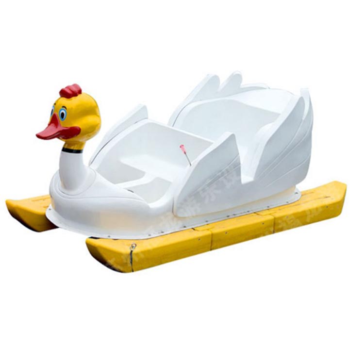 4人乗りペダルボート